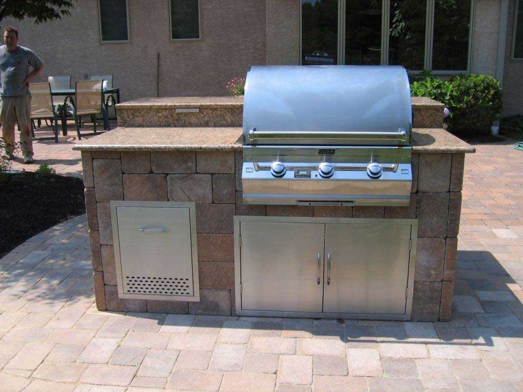 Stonework Brings A Balance Of Modern Traditional To Outdoor Outdoor Kitchen Deck Or Patio Designs 4